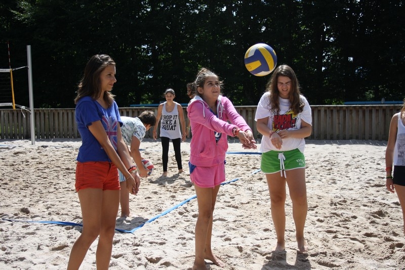 Village Camps International Summer Camp Leysin, Switzerland 2026-07-27 https://www.villagecamps.com/journals_admin/images/706-23-volley (6).jpg